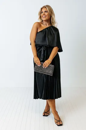 Chic And Exquisite Satin Midi In Black Curves
