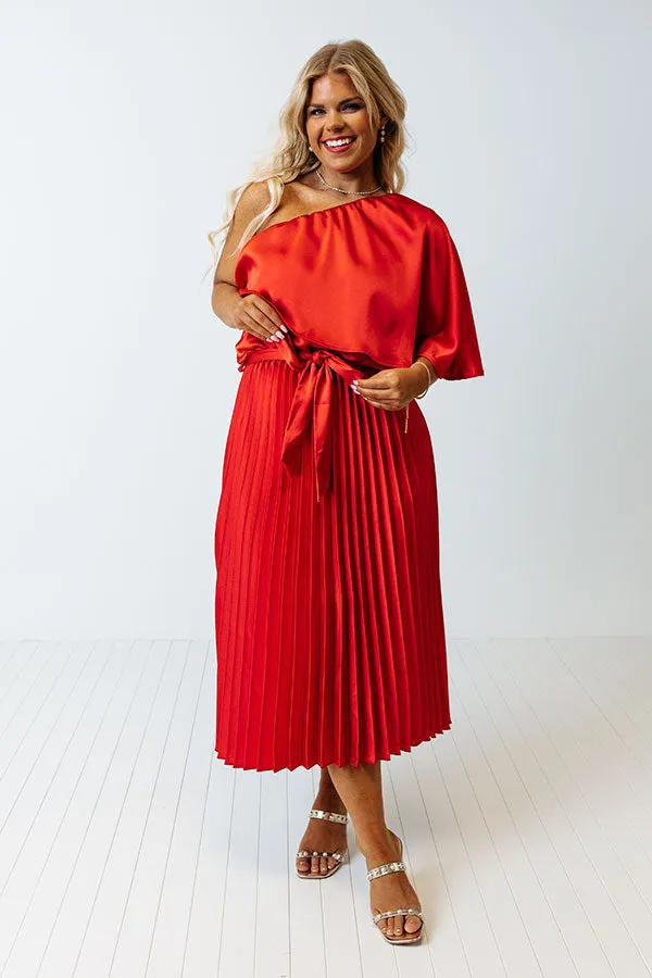 Chic And Exquisite Satin Midi In Red Curves