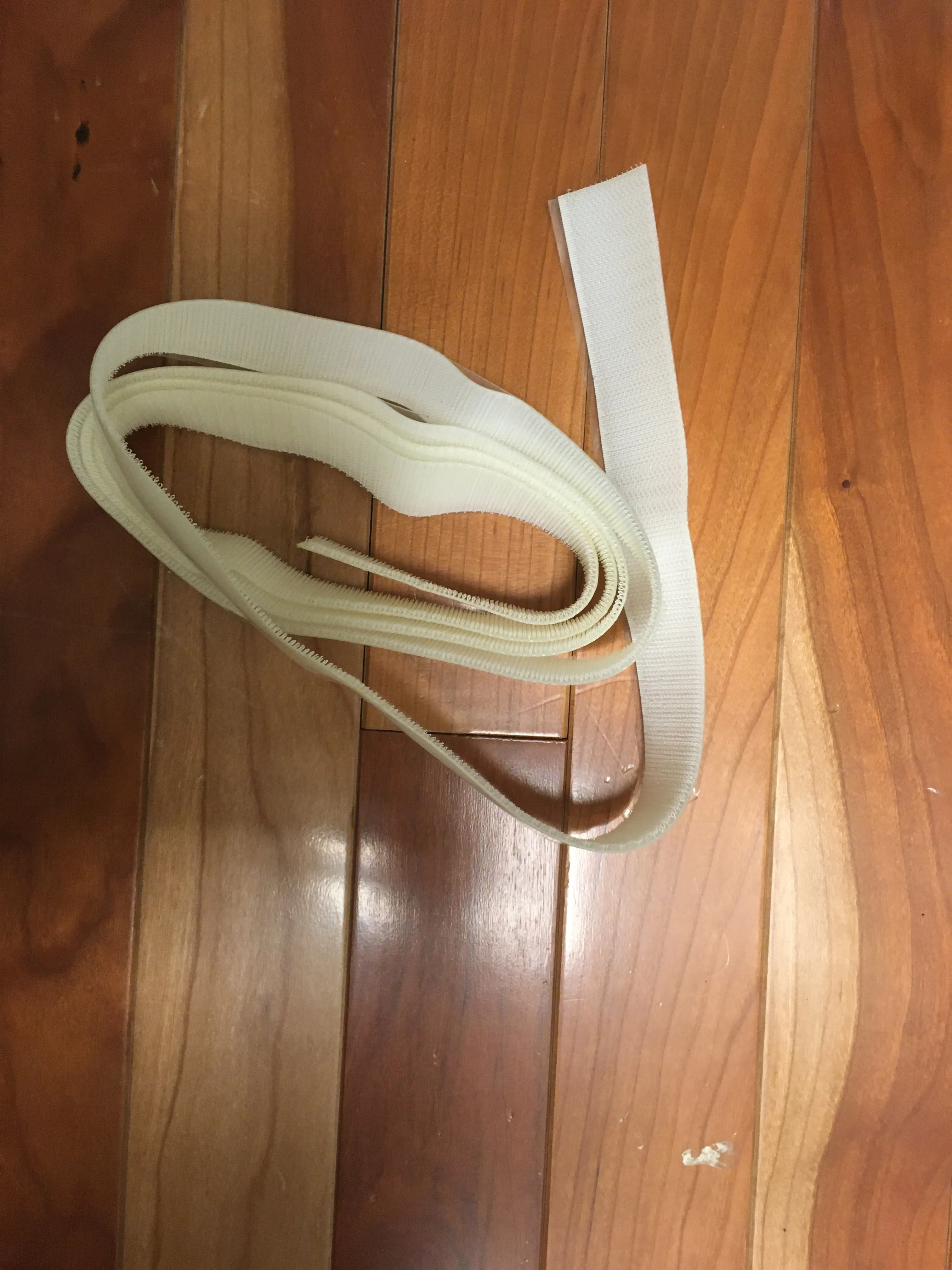 PH 981 WHITE VELCRO FOR TRIO SKIRT