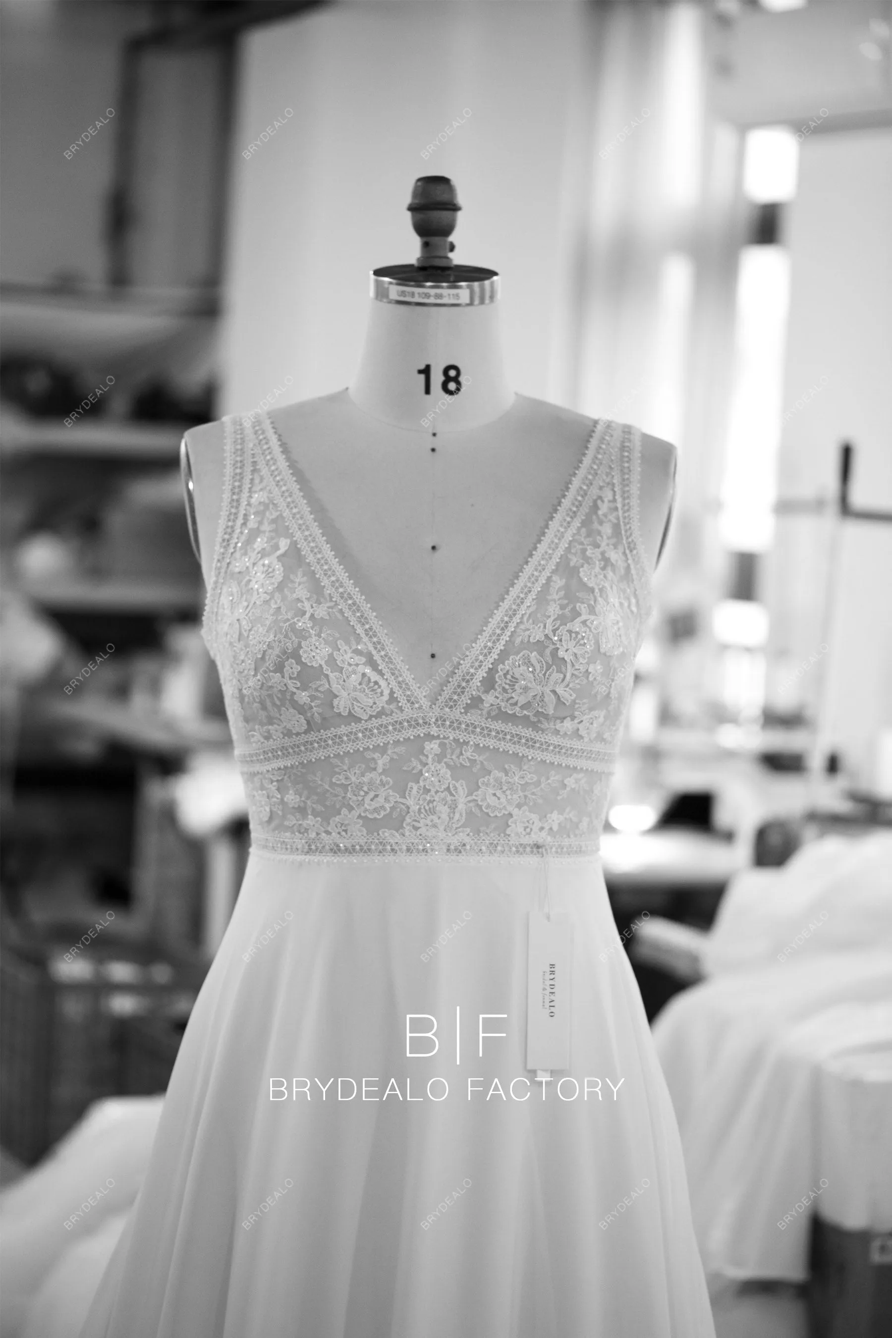 Plus Size A-line Chiffon Sleeveless Lace Beach Bridal Gown