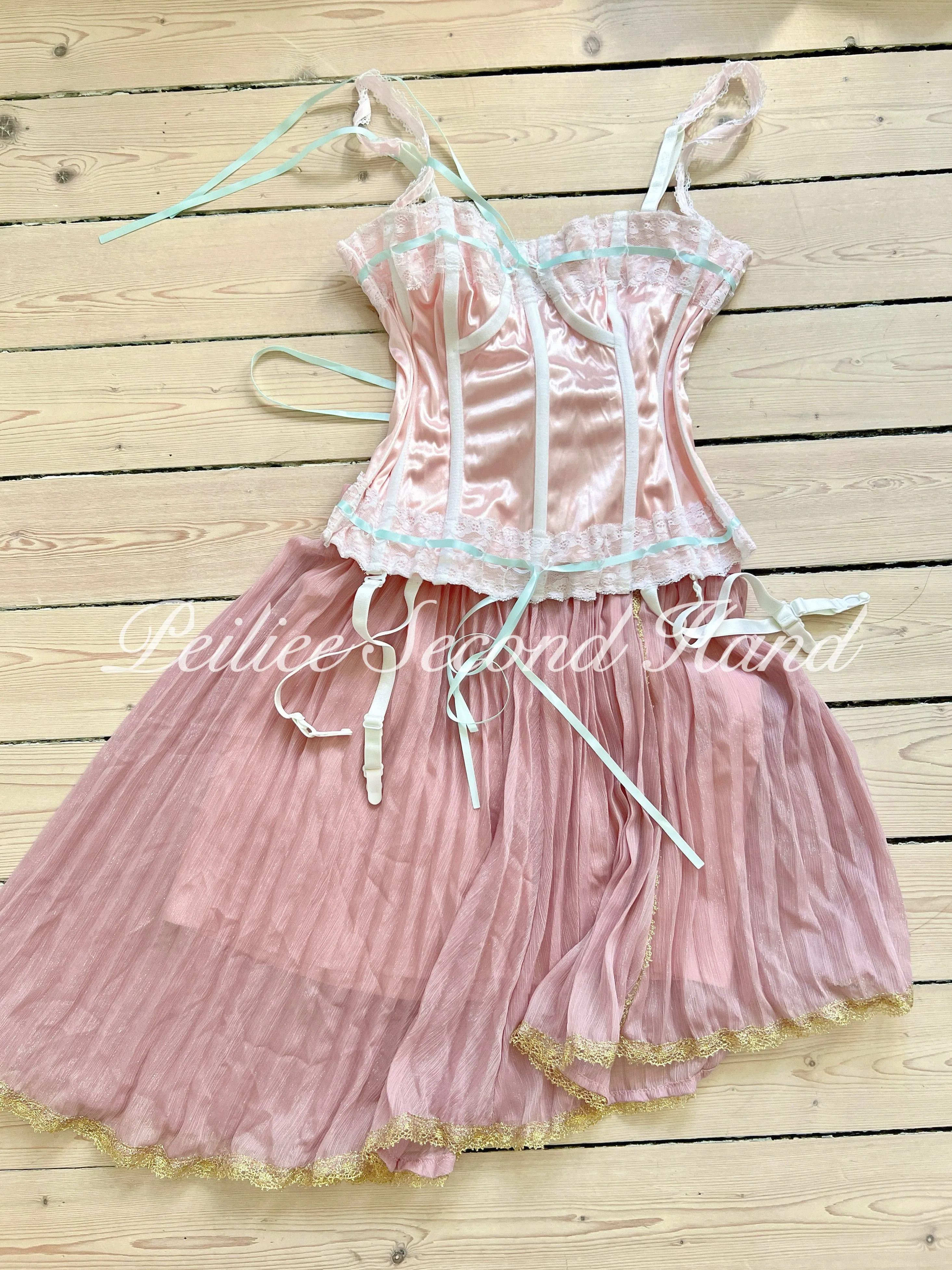 [Sweden Second Hand] Angelic Pink Mini Skirt