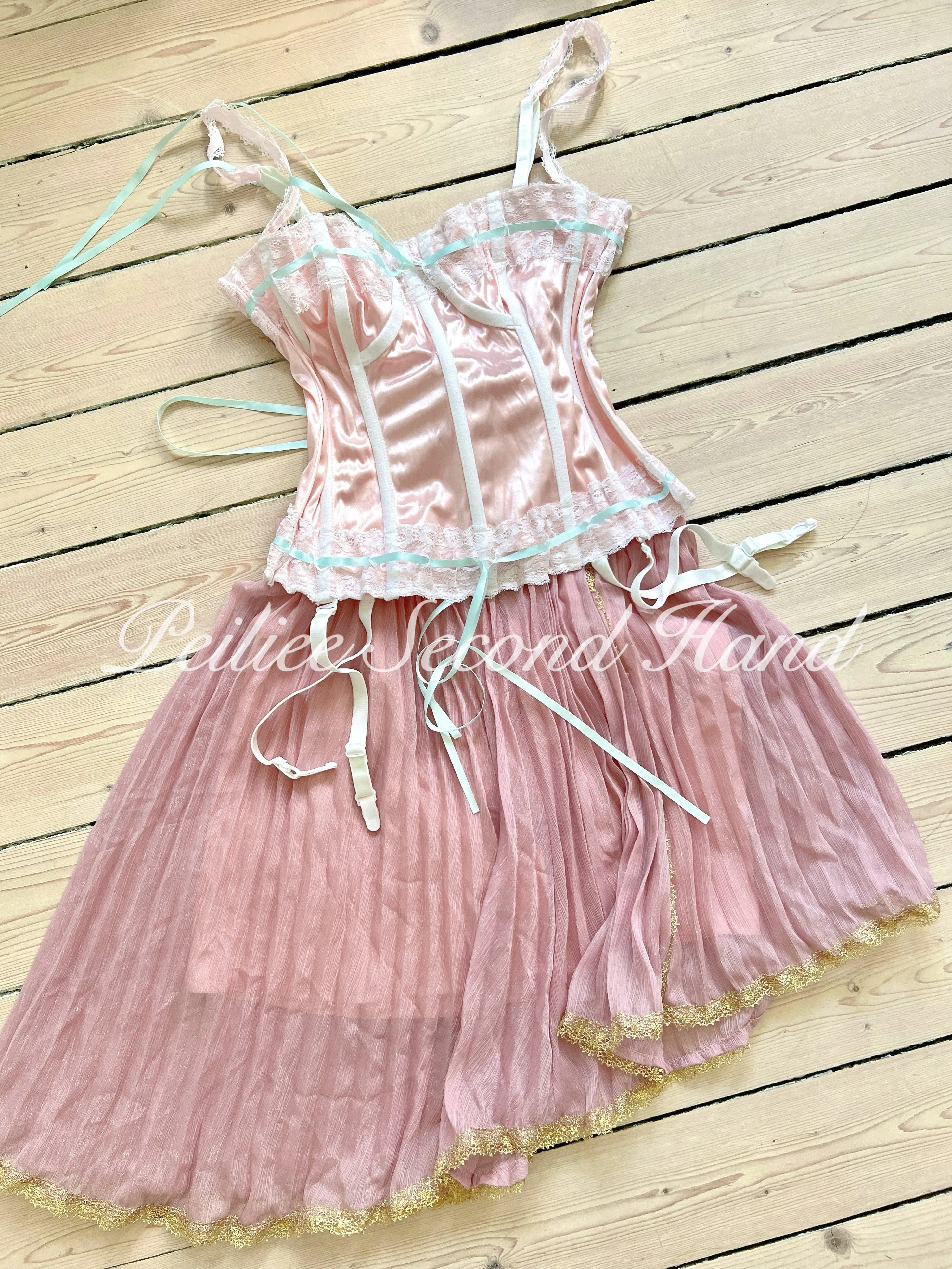 [Sweden Second Hand] Angelic Pink Mini Skirt